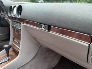 Image 19/30 of Mercedes-Benz 560 SL (1987)
