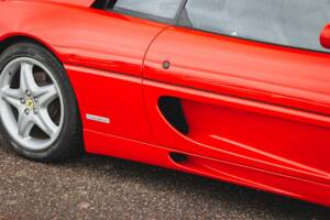 Image 15/50 de Ferrari F 355 Berlinetta (1998)