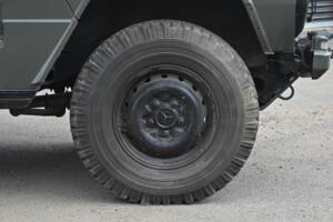 Immagine 18/50 di Mercedes-Benz 240 GD (SWB) (1987)