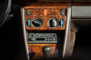 Immagine 31/73 di Mercedes-Benz 300 CE (1991)