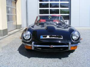 Image 4/30 de Jaguar E-Type (1971)