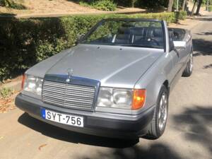 Image 1/8 of Mercedes-Benz 300 CE (1992)