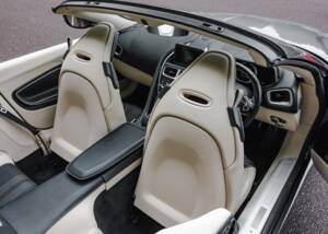 Image 13/39 of Aston Martin DB 11 Volante (2018)