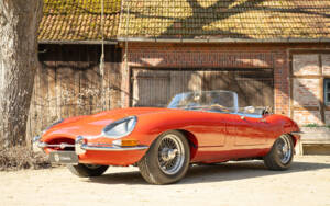 Image 7/54 of Jaguar Type E 4.2 (1965)