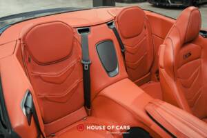 Image 22/25 of Aston Martin DBS Superleggera Volante (2020)