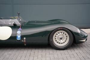 Image 34/50 of Lister Knobbly (1959)
