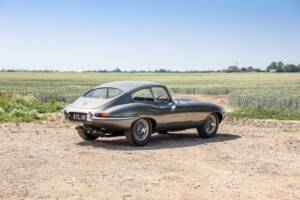 Image 21/44 de Jaguar Type E 4.2 (1964)