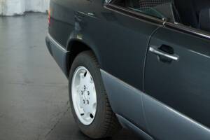 Bild 26/50 von Mercedes-Benz 300 CE (1991)