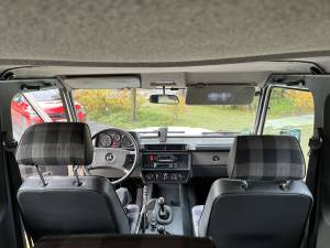 Image 20/33 of Mercedes-Benz 200 GE (SWB) (1987)