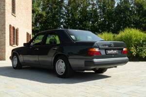 Bild 7/50 von Mercedes-Benz 300 E-24 (1989)
