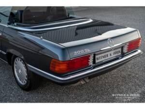 Image 27/32 de Mercedes-Benz 300 SL (1988)