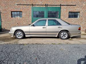 Bild 1/21 von Mercedes-Benz 300 E (1986)