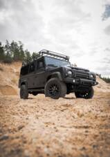 Image 3/41 of Land Rover Defender 110 (1992)