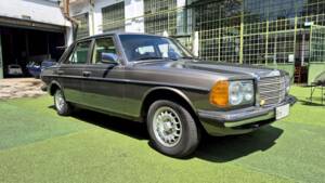 Image 10/71 of Mercedes-Benz 240 D (1980)