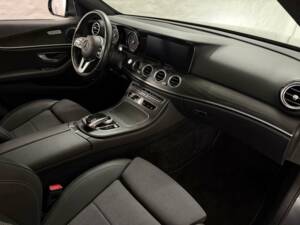 Image 21/32 of Mercedes-Benz E 200 d (2020)