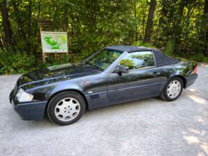 Image 2/38 of Mercedes-Benz SL 320 (1994)