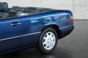 Bild 7/50 von Mercedes-Benz E 200 (1996)