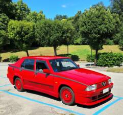 Image 5/24 de Alfa Romeo 75 1.8 Turbo Evoluzione (1987)