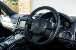 Bild 2/50 von Porsche Cayenne Turbo (2012)