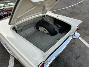 Image 16/18 of Ford Thunderbird (1957)