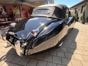Image 19/37 de Jaguar XK 120 DHC (1954)