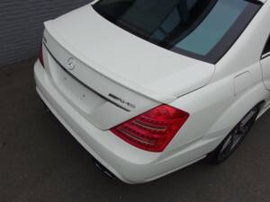 Image 21/99 of Mercedes-Benz S 65 AMG L (2006)