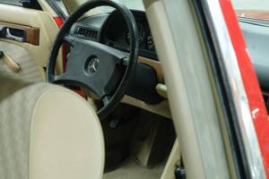 Bild 27/50 von Mercedes-Benz 260 SE (1986)
