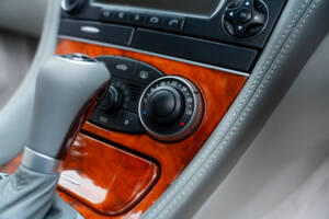 Image 25/60 of Mercedes-Benz SL 65 AMG (2004)