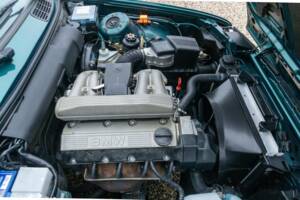 Image 42/50 of BMW 316i Touring (1993)