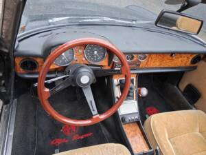 Immagine 2/8 di Alfa Romeo 1600 Spider (1975)
