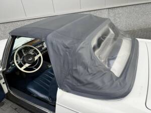 Image 28/50 of Mercedes-Benz 280 SL (1971)
