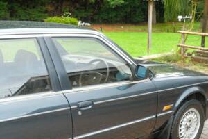 Immagine 35/50 di BMW 320i (1986)