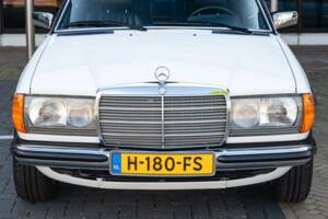 Bild 33/62 von Mercedes-Benz 280 CE (1982)