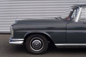 Bild 4/8 von Mercedes-Benz 220 SE b (1964)