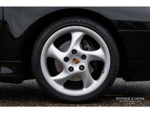 Image 24/32 de Porsche 911 Carrera S (1997)