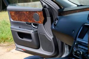 Bild 28/50 von Jaguar XJ 5.0 (2012)
