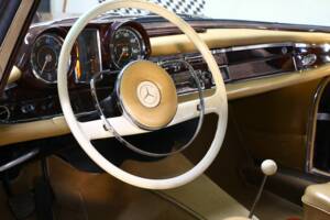 Bild 29/39 von Mercedes-Benz 220 SE b (1964)