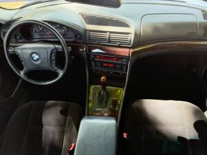 Immagine 9/14 di BMW 750i (1997)