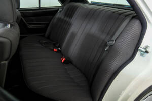 Image 32/50 of Mercedes-Benz 190 D (1985)