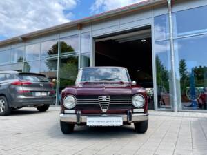 Image 22/23 of Alfa Romeo Giulia 1300 Super (1972)