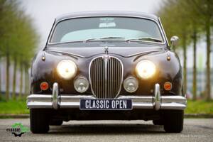 Image 2/42 of Jaguar Mk II 3.8 (1963)