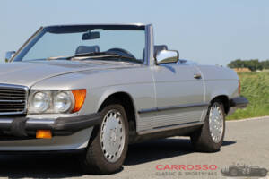 Immagine 44/50 di Mercedes-Benz 560 SL (1988)