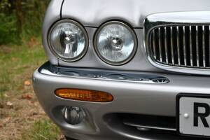 Immagine 22/50 di Jaguar XJ 8 Executive (2002)