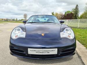 Image 2/23 of Porsche 911 Carrera (2004)