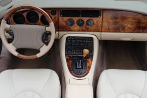 Image 46/50 de Jaguar XK8 4.0 (1997)