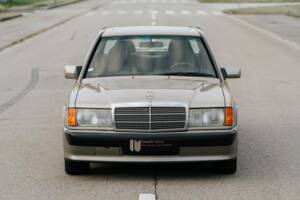 Image 2/69 de Mercedes-Benz 190 E 2.3-16 (1988)