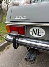 Bild 8/12 von Mercedes-Benz 250 (1971)