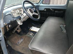 Image 2/8 of Ford F-100 (1954)