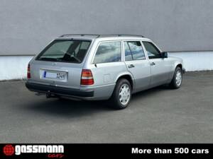 Image 6/15 of Mercedes-Benz 300 TD (1992)