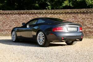 Image 2/50 of Aston Martin V12 Vanquish (2003)